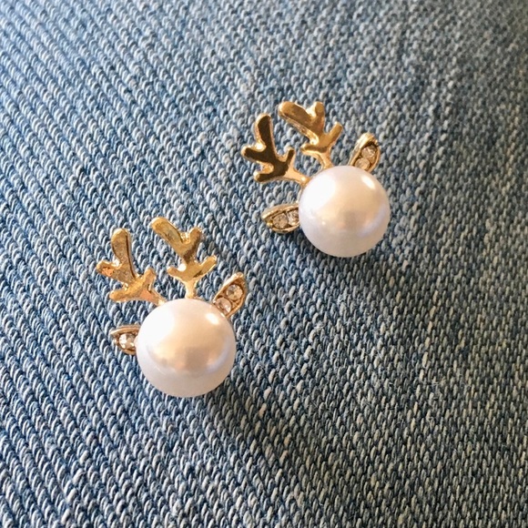Pearl Reindeer Earrings - Picture 5 of 8
